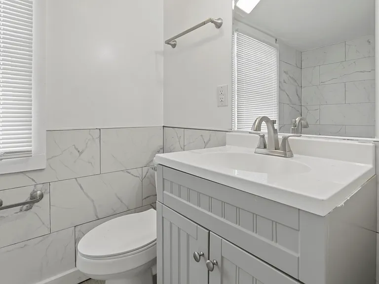 2441 Taylor Ave — Photo 8