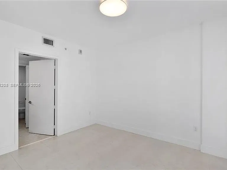 488 NE 18th St #1805 — Photo 37