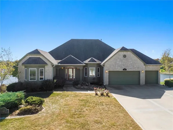 15013 Lake Side Dr, Basehor, KS 66007