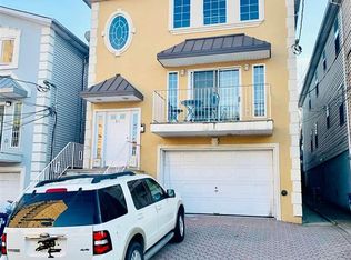 61 71st St #2, Guttenberg, NJ 07093