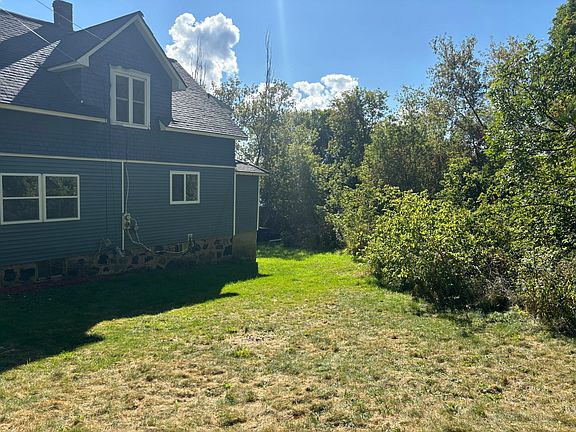 2nd image of 453 E Oak St