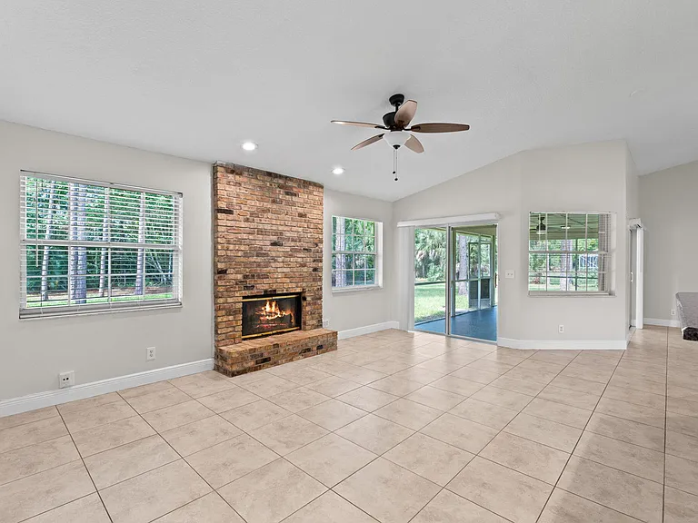 16628 Valencia Blvd — Photo 15