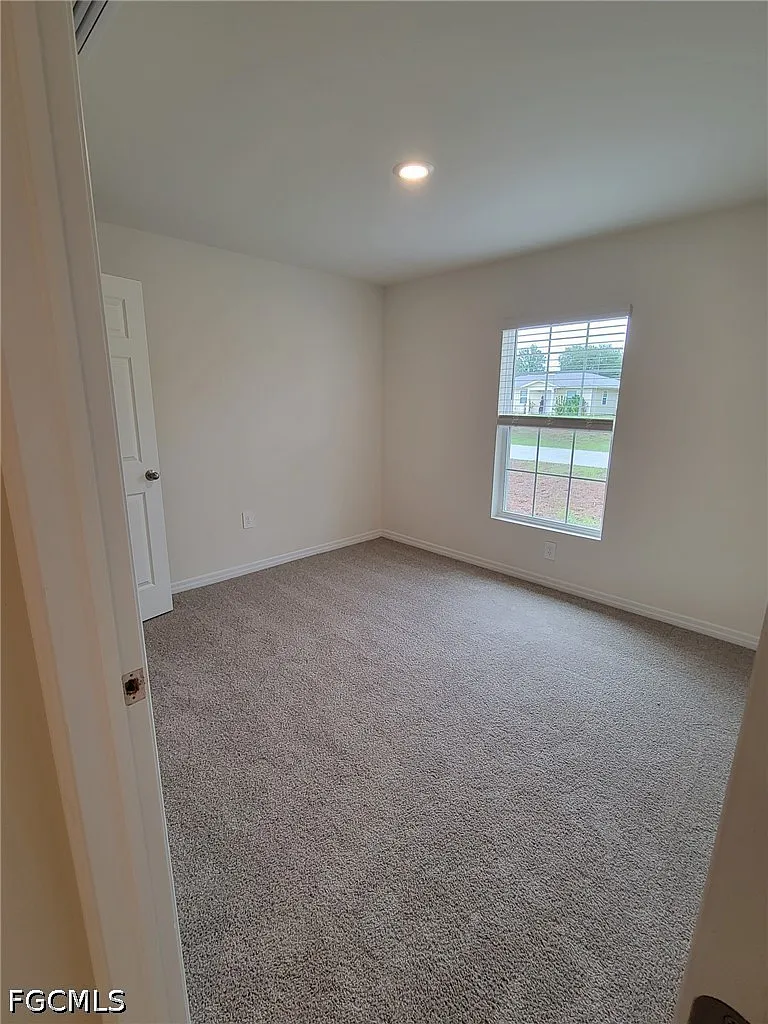 3 bed, 2.0 bath, 1376 sqft, $1,900 — Photo 2