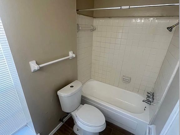 3rd image of 3907 Curly Oaks Dr