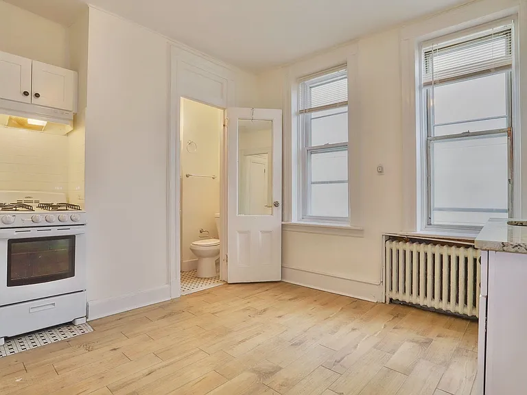 327 Jackson St #18 — Photo 17