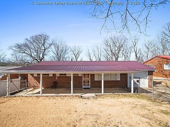 3rd image of 1549 Clearview Heights Rd