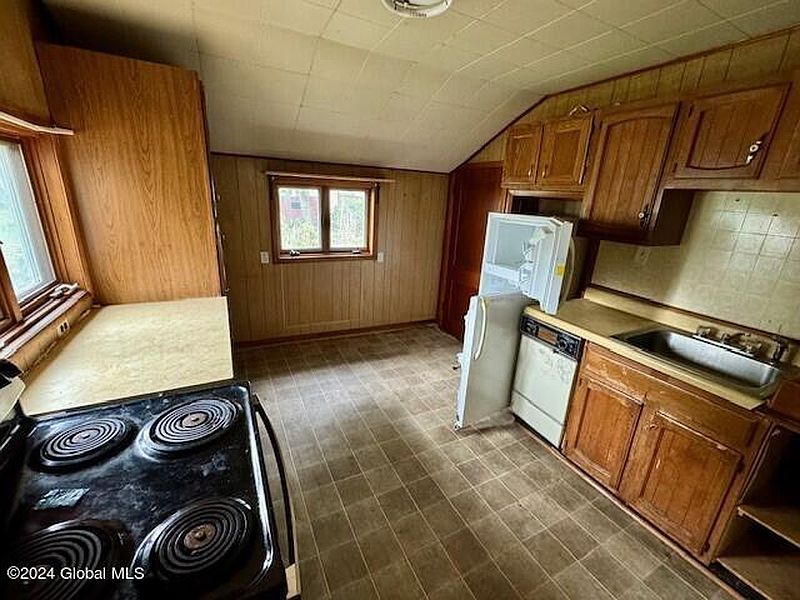5th image of 18 1/2 Mettowee Street
