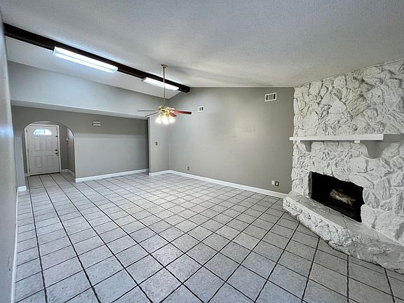 4th image of 224 Village Ln