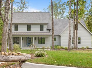 460 Spring Dr, Signal Mountain, TN 37377