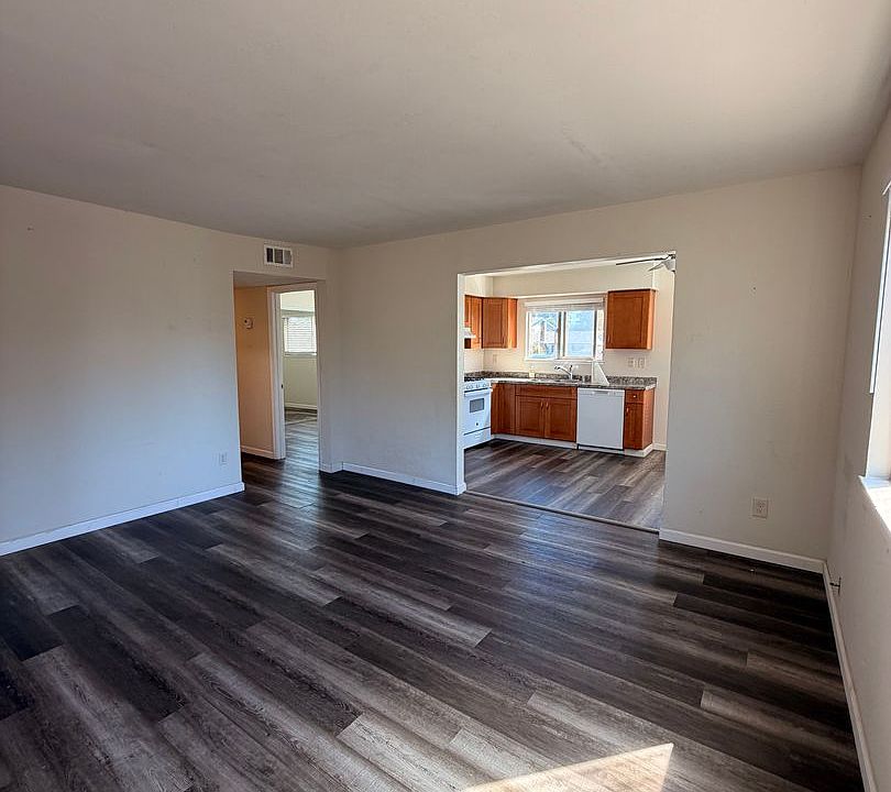 1st image of 985 30th Ave APT 3