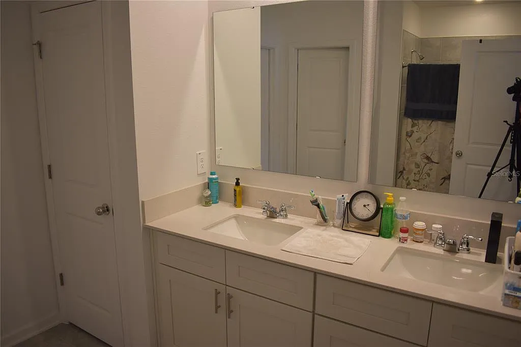 4 bed, 2.0 bath, 1955 sqft, $2,000 — Photo 3