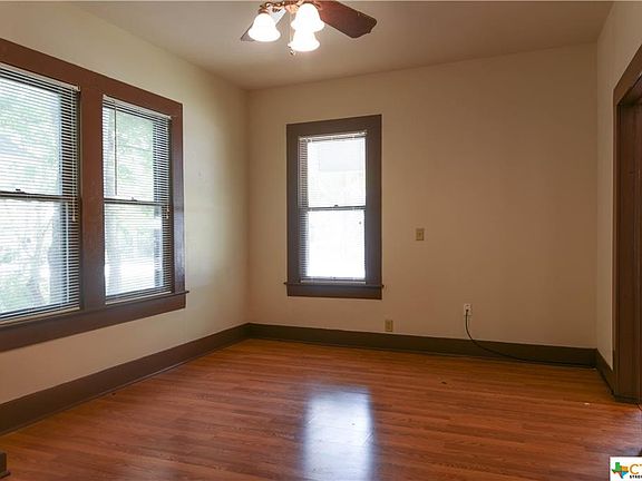 5th image of 112 Darst St