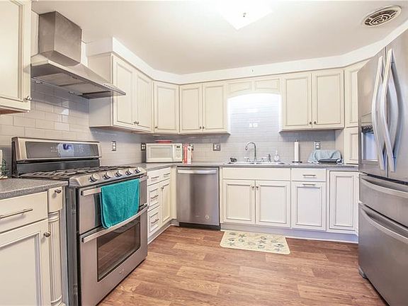 5th image of 36 Nancy Dr