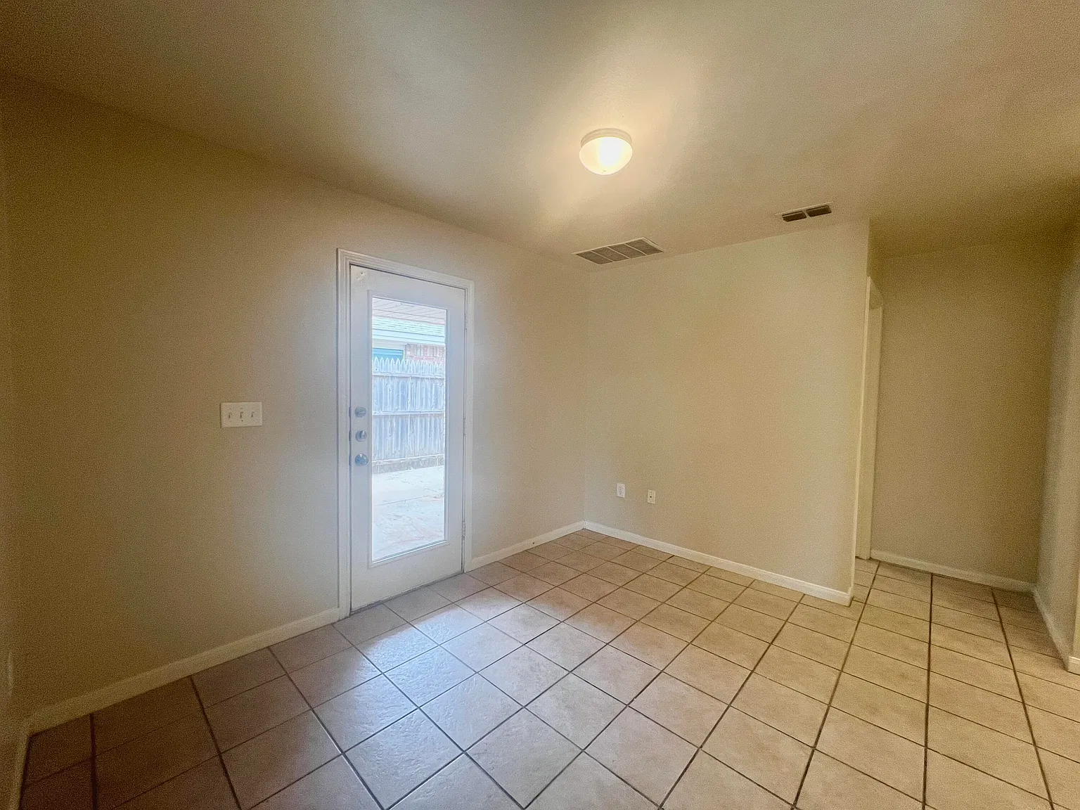 3 bed, 3.0 bath, 1366 sqft, $1,250 — Photo 4