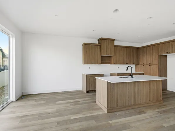 189 E 210 N #8, North Salt Lake, UT 84054