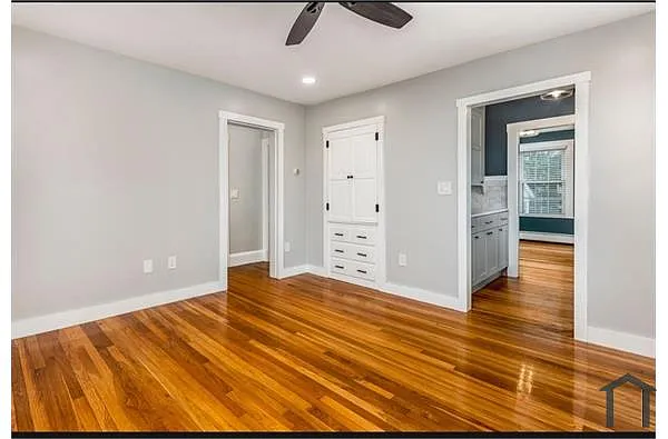 Building Photo - 22 Clovelly St #2
