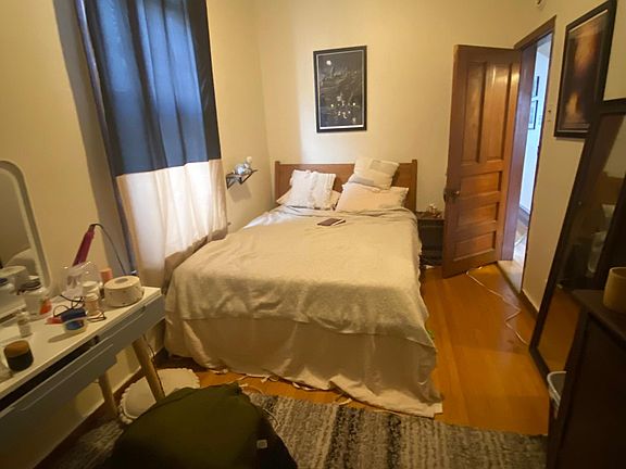 4th image of 1128 W Diversey Pkwy APT 1R