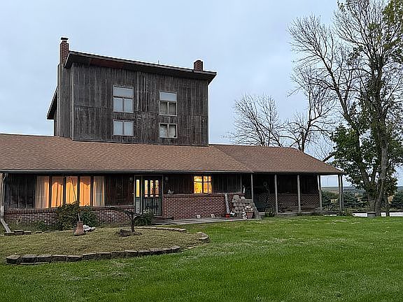 2nd image of 110 Railway St