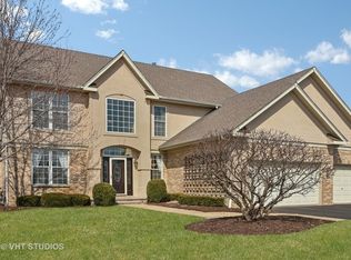 3 N Chestnut Ct, Hawthorn Woods, IL 60047