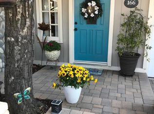 166 Newbury Ln, Thousand Oaks, CA 91320