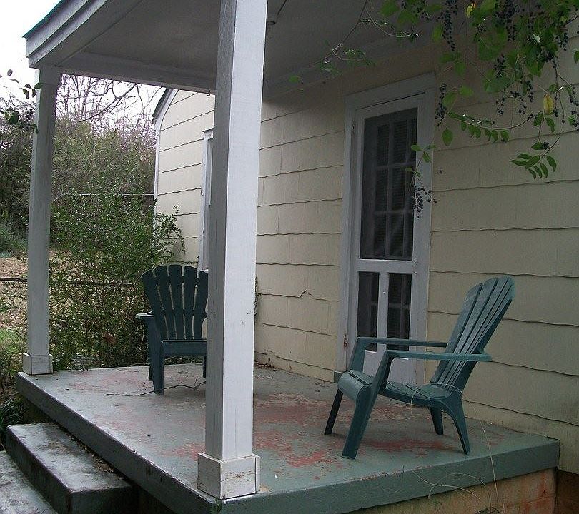 2nd image of 934 Lakeview Dr
