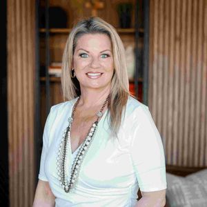 Leslie Sullivan