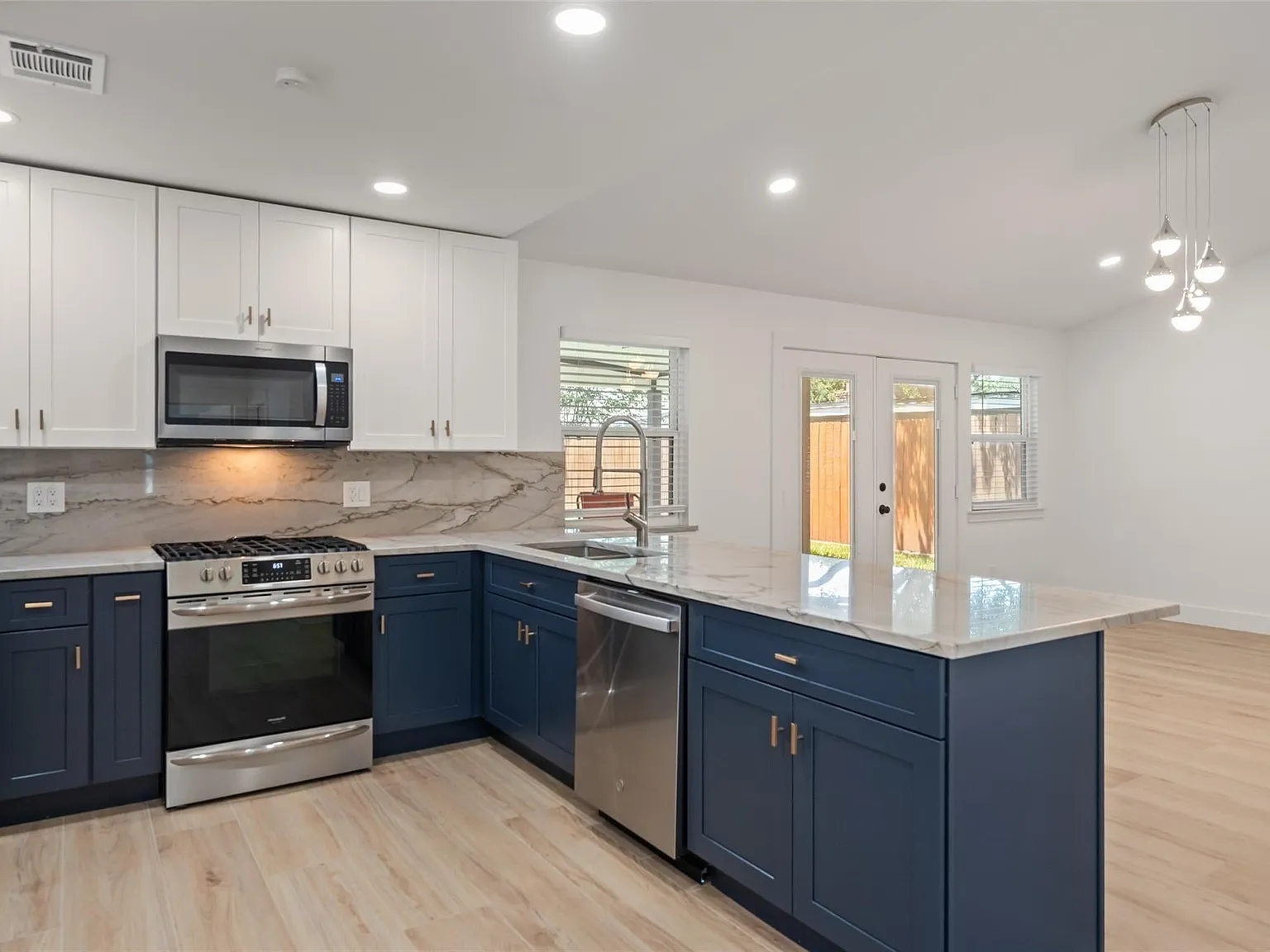 4 bed, 1994 sqft, $3,000 — Photo 4