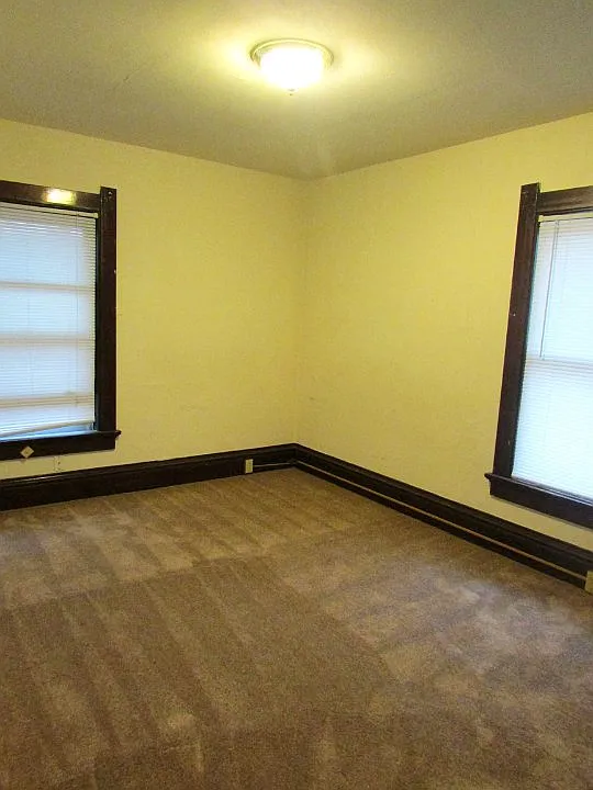 3 bed, 1.0 bath, 1110 sqft, $2,445 — Photo 4