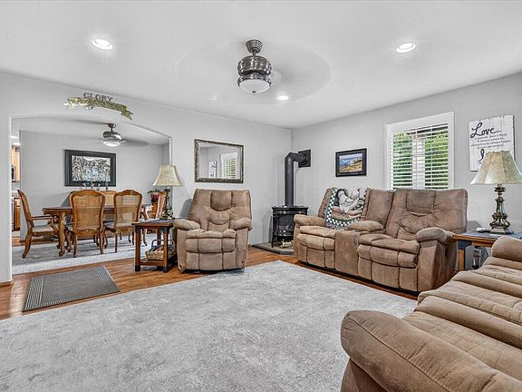 5th image of 207 Maxwell Pl