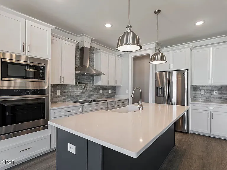 22802 Lakeview Dr — Photo 1