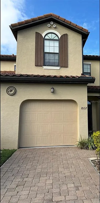 3 bed, 2.5 bath, 1947 sqft, $3,000 — Photo 1