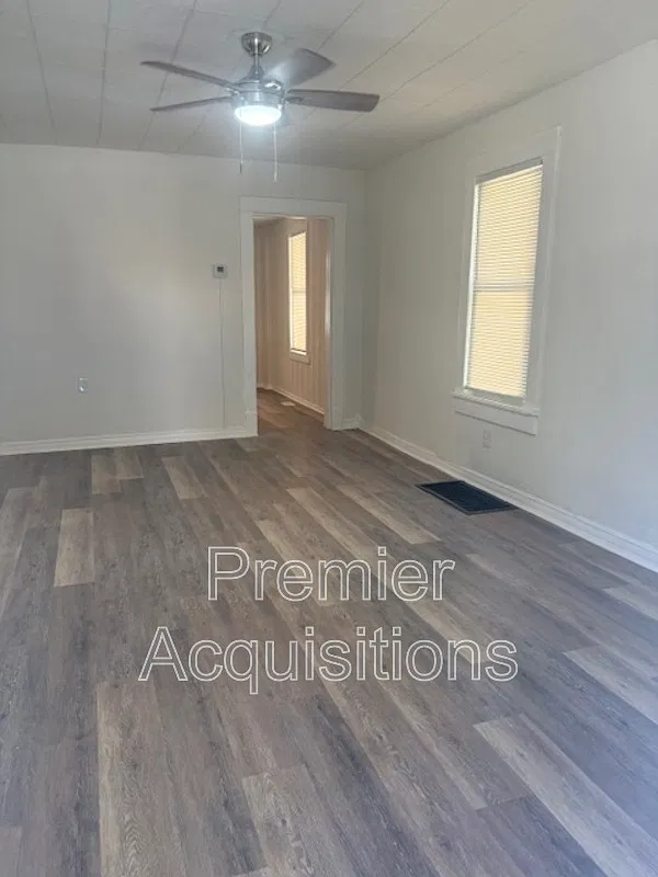 2 bed, 1.0 bath, $1,200 — Photo 2