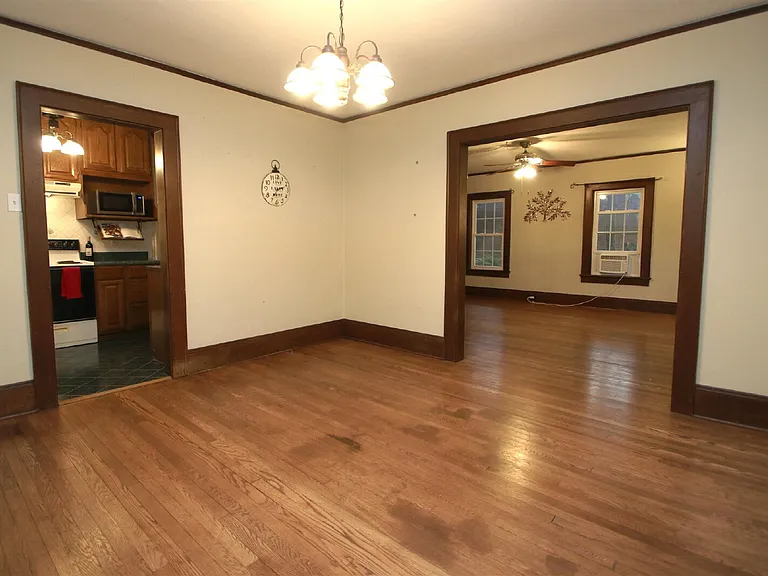 1044 N Main St — Photo 7