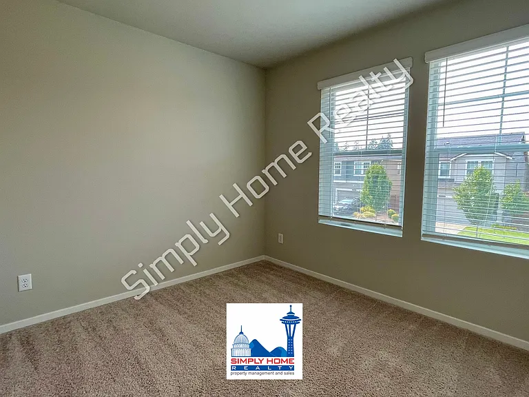 18715 Emmons Ct E — Photo 9