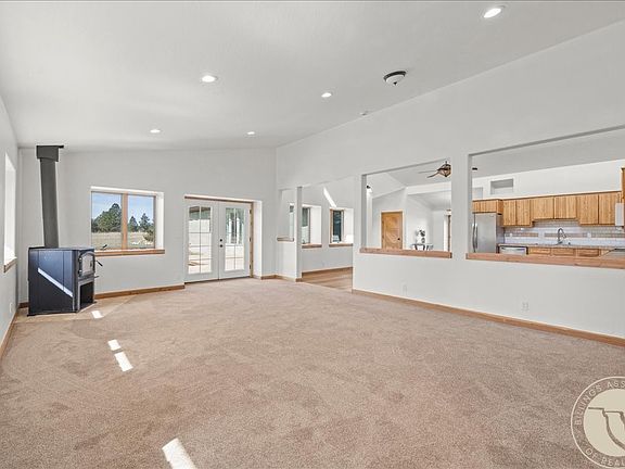 5th image of 147 Stillwater Loop