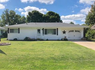 303 E McKinley St, Philo, IL