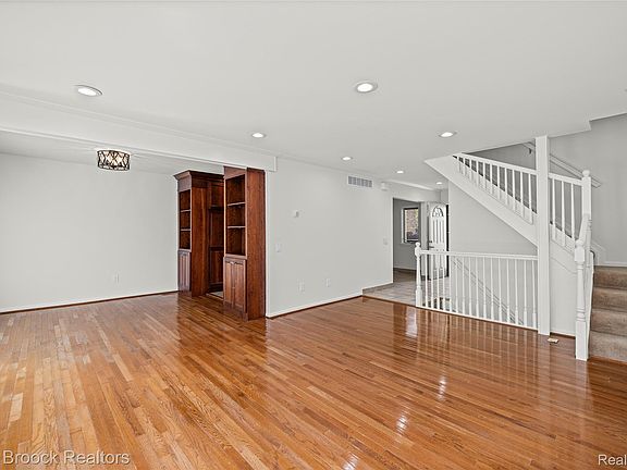 5th image of 3013 Moon Lake Dr