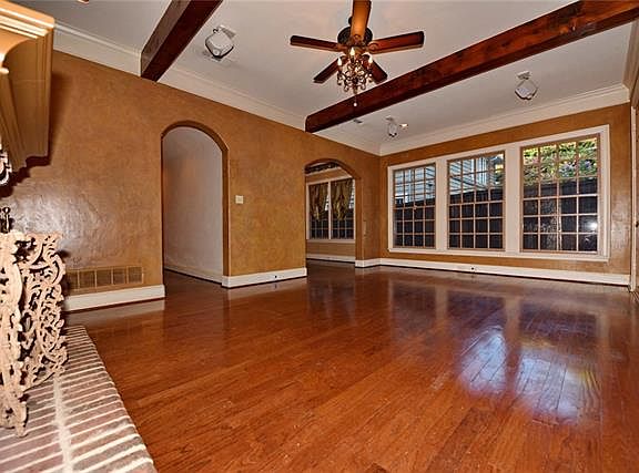 3rd image of 3431 Mockingbird Ln