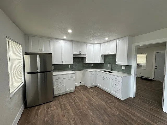 101 W 11th St #2 — Photo 2