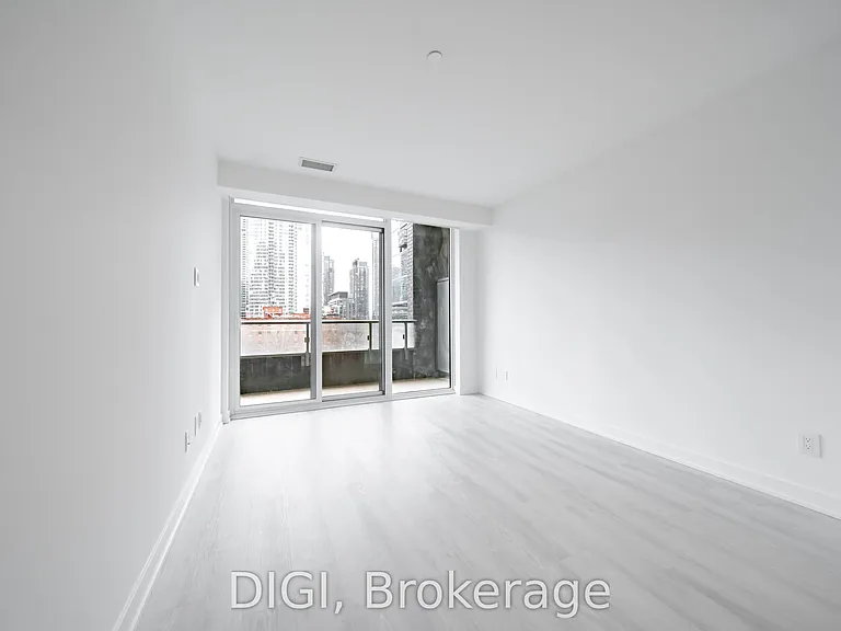 57 Spadina Ave #504 — Photo 12