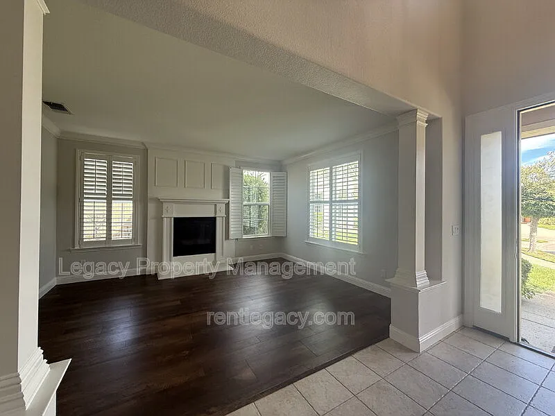4 bed, 4.0 bath, 3854 sqft, $4,195 — Photo 3