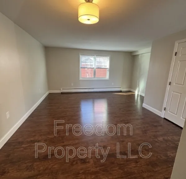 569 Center St #7 — Photo 15