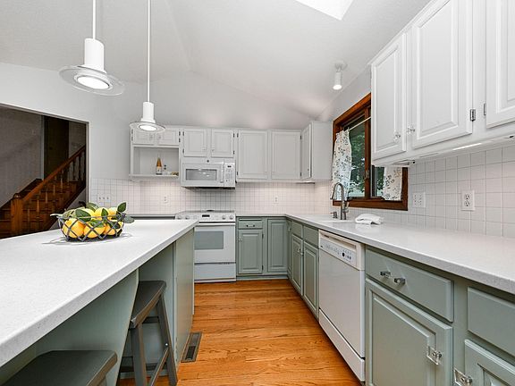 2nd image of 14624 Hanover Ln