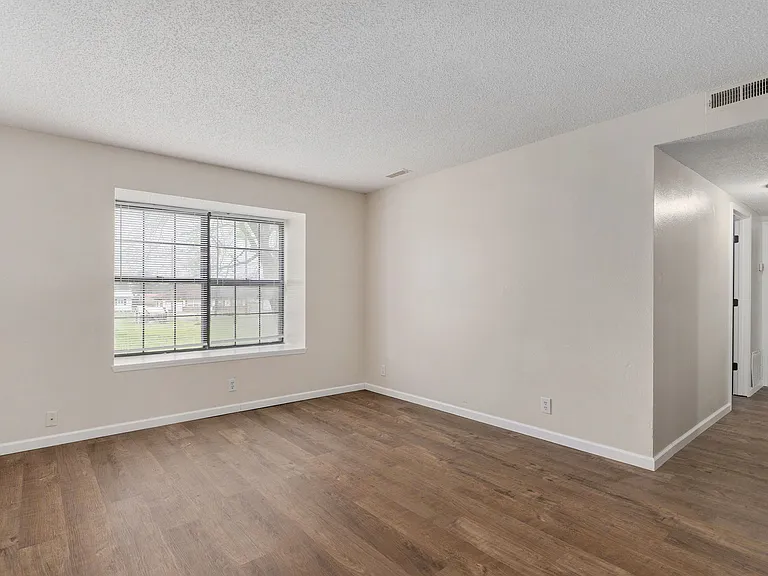 1221 S Park Ave #9 — Photo 8