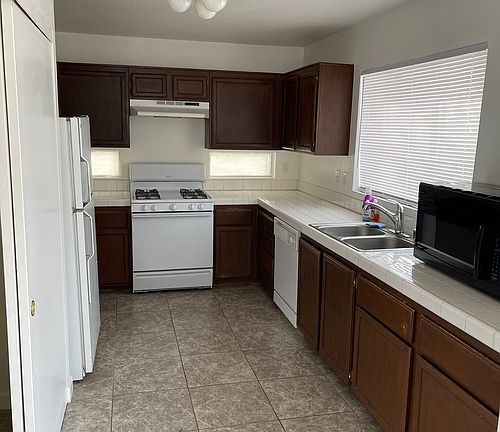 3rd image of 5255 Silverheart Ave