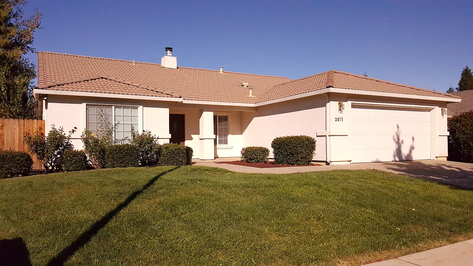 2071 Nicholas Dr photo 1