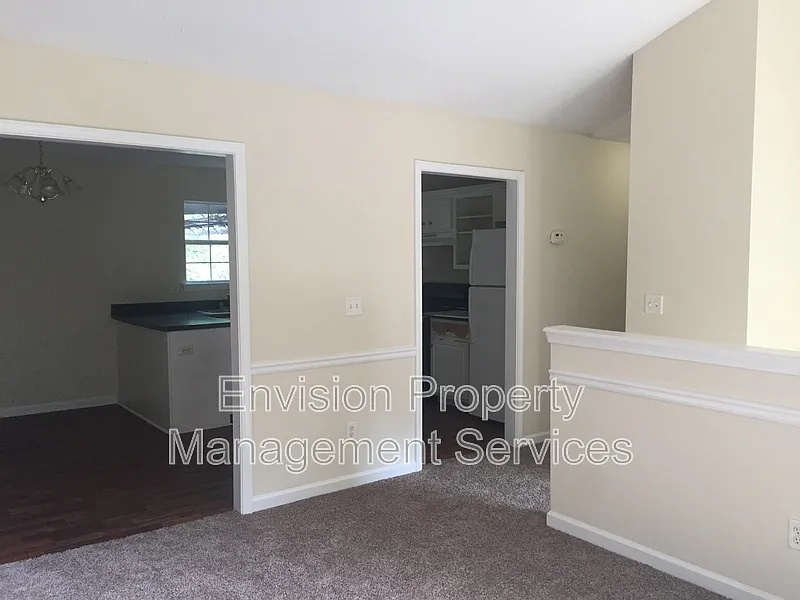 4 bed, 2.5 bath, 2400 sqft, $1,750 — Photo 3