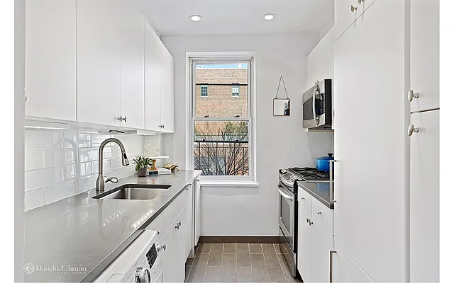 Rented by Douglas Elliman | media 17