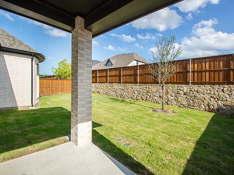 2223 Clairmount Dr — Photo 11