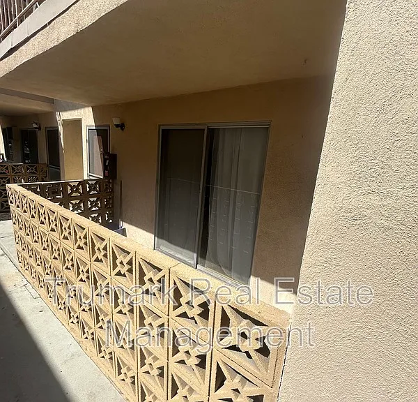 4401 Clayton Ave #3 — Photo 9